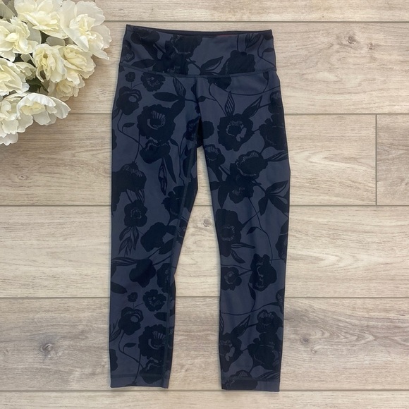 Lululemon | Brisk Bloom | Cropped Leggings - Picture 2 of 12
